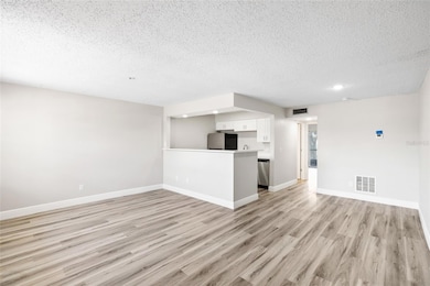 9213 Tudor Dr unit B104, Tampa, FL 33615 - photo 5