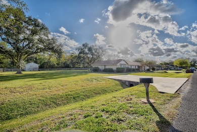 78 Ivy Ct, Freeport, TX 77541 - photo 4