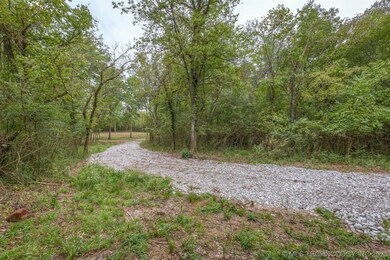 2728 E 51st St N - Gravel Road