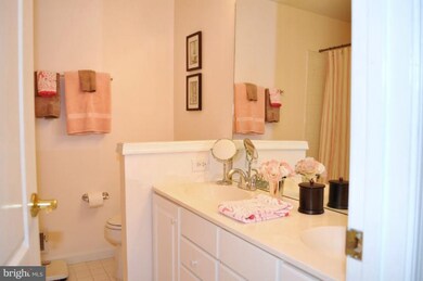 1738 Kingsgate Ct, Alexandria, VA 22302 - photo 3