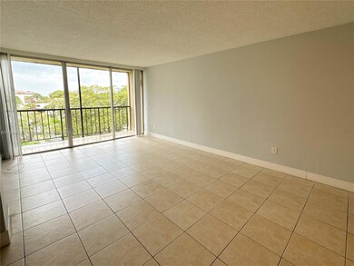 8840 Fontainebleau Blvd unit 402, Miami, FL 33172 - photo 2