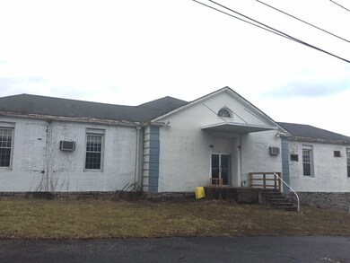 1220 W Jackson St, Shelbyville, TN 37160 - photo 2