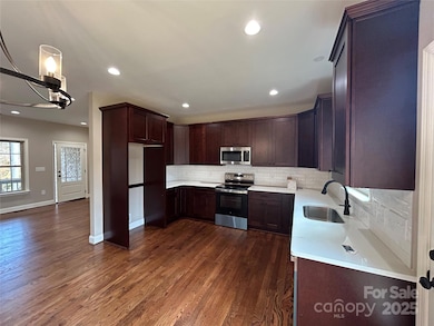 1031 Long Dr, Newton, NC 28658 - photo 6