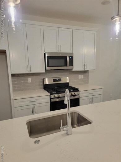 4813 Parkside Ln, Troy, MI 48383 - photo 5