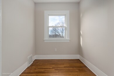 4 S Commonwealth Ave, Aurora, IL 60506 - photo 7