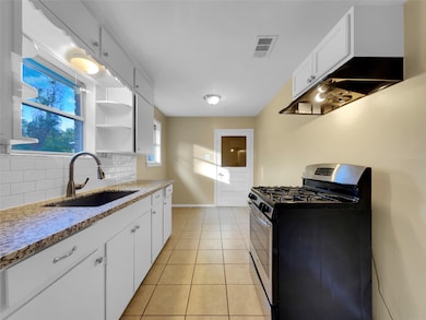 1000 Crescent Blvd, Cleveland, TX 77327 - photo 2