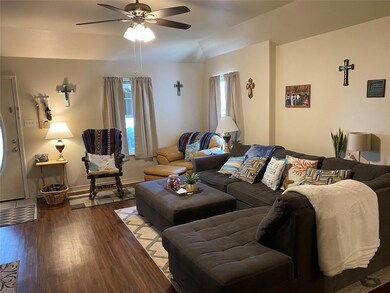 200 Candlewood Cir, Gainesville, TX 76240 - photo 3