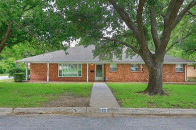1220 Elmwood St, Gainesville, TX 76240 - photo 2