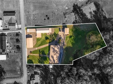 852 4th St, Mason, WV 25260 - photo 5