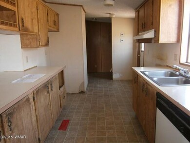 023-327095 Kitchen 1