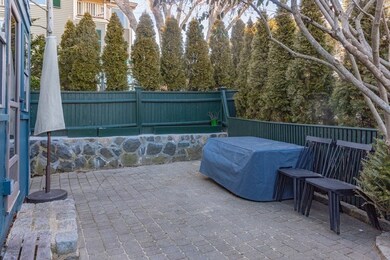 33 Lee St, Marblehead, MA 01945 - photo 7