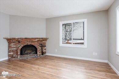 04-Living Room_MAX4689-Edit