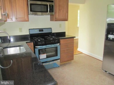 7218 Tod St, Falls Church, VA 22046 - photo 4