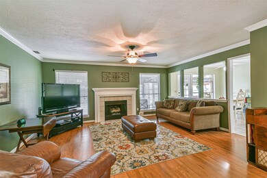 4011 Spring Branch Dr E, Pearland, TX 77584 - photo 7