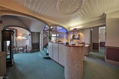 Foyer.