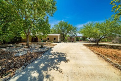 672 Bob Moritz Dr, Fredericksburg, TX 78624 - photo 5