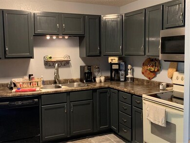 1433 Yuma Dr NW, Cedar Rapids, IA 52405 - photo 4