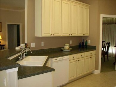 Kitchen. SPACIOUS KITCHEN WITH 42 INCH MAPLE CABIN