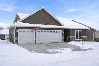 511 Southfork Cir SE, Hutchinson, MN 55350 - photo 3