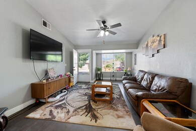 4.Living Room