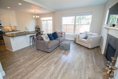 1056 SE Leonel Ln, Bend, OR 97702 - photo 6