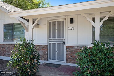 1123 E 6th Pl-5