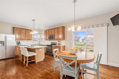 Welcoming kitchen and breakfast room with rich wood floors and 9 ft ceilings!