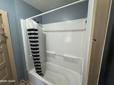 313 E 17th St, Baxter Springs, KS 66713 - photo 4