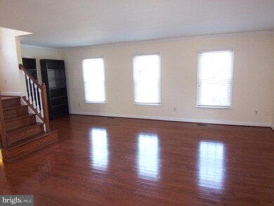 6862 Mclean Province Cir, Falls Church, VA 22043 - photo 5