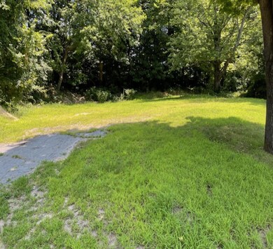 51 Rigby St, Clinton, MA 01510 - photo 2