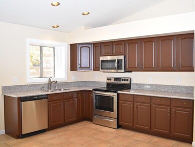 Kitchen Granite Countertops & Appliances