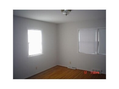 445 E Stenzil St, North Tonawanda, NY 14120 - photo 5