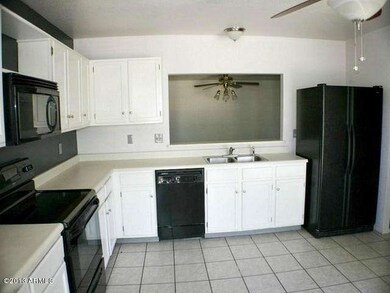 023-265899 - Kitchen alternative view (1