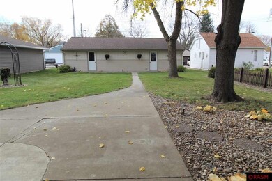 917 N Washington St, New Ulm, MN 56073 - photo 3