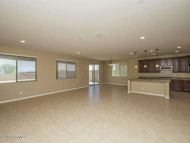 005_Beautiful Open Concept Living