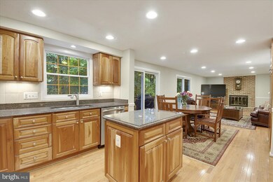 6123 Pond Spice Ln, Burke, VA 22015 - photo 5