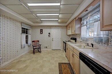 8 Cherry Ct, Spring Lake, NJ 07762 - photo 3