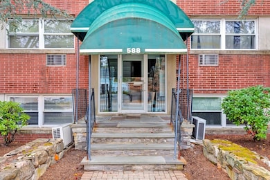 588 Main St unit 3C, Stoneham, MA 02180 - photo 2