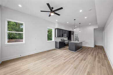 7901 Cora St unit B, Houston, TX 77088 - photo 2