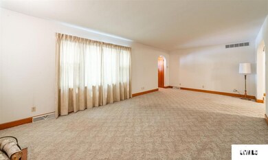 330 Williamette Ave, Lincoln, IL 62656 - photo 4