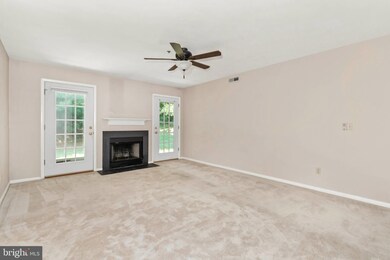 204 Michelle Ct unit 100, Newark, DE 19711 - photo 2