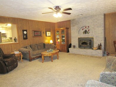 1002 N Cherokee Ave, Chouteau, OK 74337 - photo 5