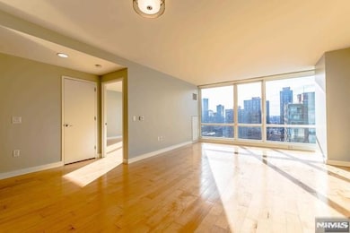 Crystal Point unit C2307, Jersey City, NJ 07302 - photo 2