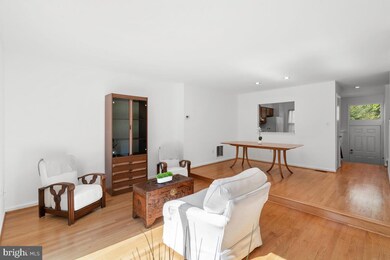 18844 Mcfarlin Dr, Germantown, MD 20874 - photo 3