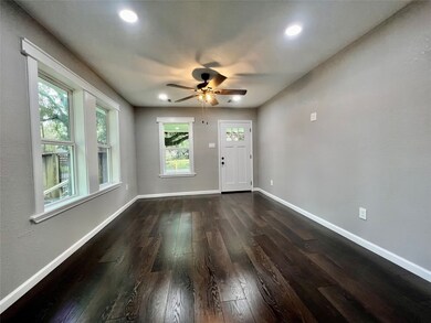 1320 Melbourne St unit A, Houston, TX 77022 - photo 3