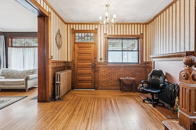 4-web-or-mls-7249 - 331 S 8th St_004