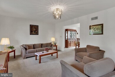 305 Bard Ave, Reading, PA 19608 - photo 5