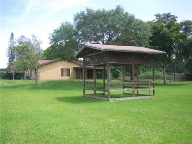 unlisted-address, Davie, FL 33325 - photo 4