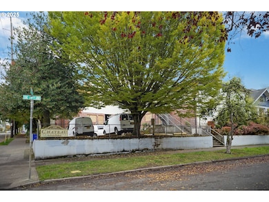 1910 SE Stark St, Portland, OR 97214 - photo 3