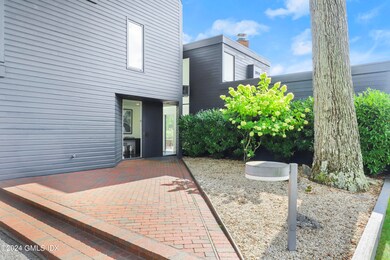 46 Carriglea Dr, Riverside, CT 06878 - photo 2